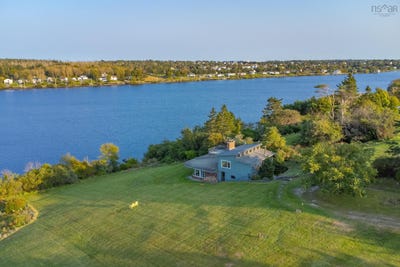 /international/ca/845-lakeside-road-milton-highlands-nova-scotia-310108157737/
