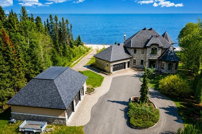 /international/ca/216-rue-racine-sur-mer-dolbeau-mistassini-quebec-310108785568/