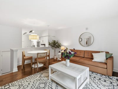 /international/ca/2552-rue-jean-talon-e-villeray-saint-michel-parc-extension-quebec-310101642241/