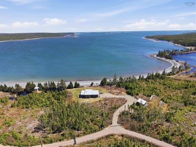 /international/ca/400-mailman-branch-road-liscomb-nova-scotia-310108599291/