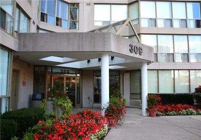 /international/ca/923-309-major-mackenzie-drive-e-richmond-hill-ontario-310099612100/