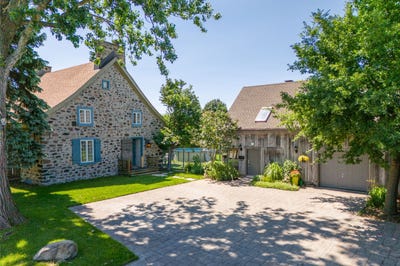 /international/ca/601z-601b-boul-de-mortagne-boucherville-quebec-310098473404/