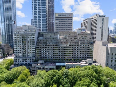 /international/ca/360-bloor-st-e-toronto-ontario-310108508396/