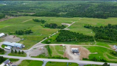 /international/ca/220-224-4e-rang-o-saint-anaclet-de-lessard-quebec-310105910844/