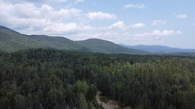/international/ca/ch-du-pied-des-monts-saint-aime-des-lacs-quebec-310098286580/