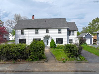 /international/ca/41-alexandra-avenue-bridgewater-nova-scotia-310108372616/