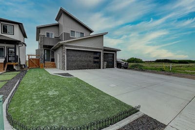 /international/ca/9054-81-avenue-grande-prairie-alberta-310108401921/