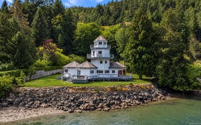 /international/ca/6009-genoa-bay-road-duncan-british-columbia-310110411652/