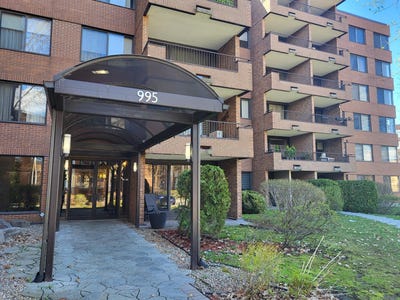 /international/ca/995-rue-gerard-morisset-la-cite-limoilou-quebec-310108600843/