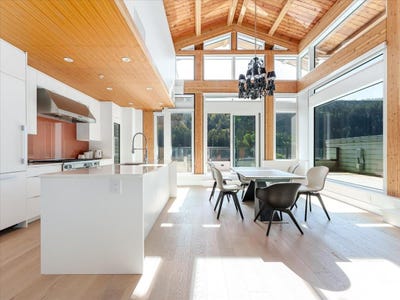 /international/ca/6707-nelson-avenue-804-west-vancouver-british-columbia-310099217379/