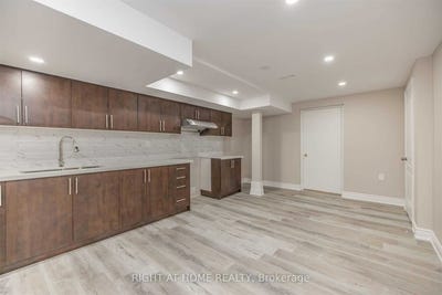 /international/ca/bsmt-99-masters-green-crescent-brampton-ontario-310101080956/