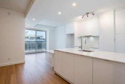 /international/ca/975-av-roland-beaudin-sainte-foy-sillery-cap-rouge-quebec-310107617341/