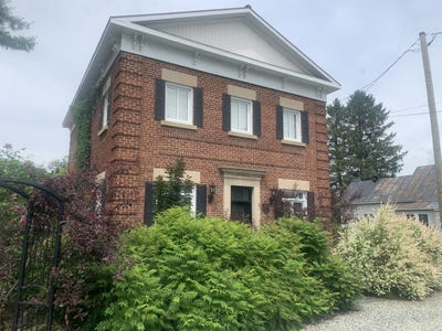 /international/ca/596-rue-main-bury-quebec-310108370405/