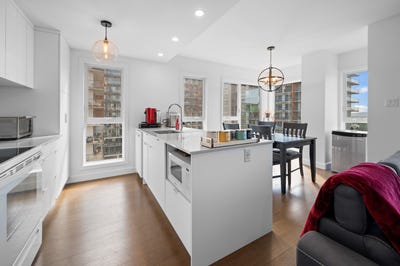 /international/ca/975-av-roland-beaudin-sainte-foy-sillery-cap-rouge-quebec-310110246112/