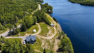 /international/ca/2100-ns-211-bickerton-west-ns-b0j-1a0-canada-st-mary-s-nova-scotia-310109015130/