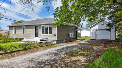 /international/ca/1313-rue-st-thomas-mont-joli-quebec-310108921521/