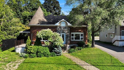 /international/ca/205-rue-st-pierre-rimouski-quebec-310107577794/