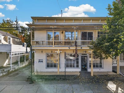 /international/ca/825-829-rue-de-st-jovite-mont-tremblant-quebec-310120673395/