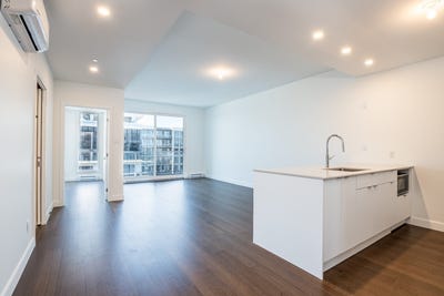 /international/ca/975-av-roland-beaudin-sainte-foy-sillery-cap-rouge-quebec-310107676198/