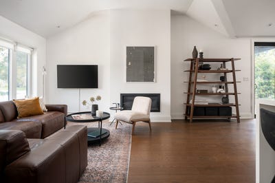 /international/ca/7-rathgar-ave-etobicoke-on-m9c-2e7-canada-toronto-ontario-310108003737/