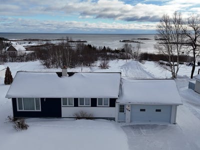 /international/ca/4578-rue-des-pionniers-port-cartier-quebec-310104916110/