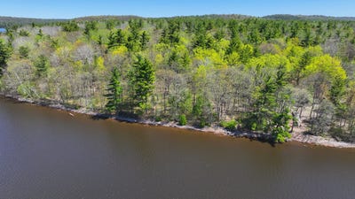 /international/ca/2-ch-harmony-bay-l-ile-du-grand-calumet-quebec-310108270882/