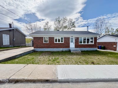 /international/ca/35-av-de-salaberry-baie-comeau-quebec-310108891562/