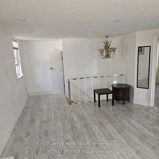 /international/ca/2-64-wellington-street-e-aurora-ontario-310101104726/