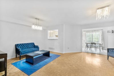 /international/ca/10-breezeway-cre-richmond-hill-ontario-310100294601/?lang=en