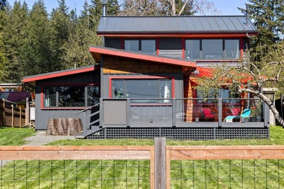 /international/ca/1304-midden-rd-comox-british-columbia-310110424649/
