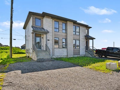 /international/ca/496-rue-du-muscat-sainte-marthe-sur-le-lac-quebec-310110284095/