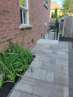 /international/ca/105-laurier-avenue-avenue-richmond-hill-ontario-310100855699/
