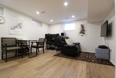 /international/ca/lower-823-sanok-drive-pickering-ontario-310106624935/
