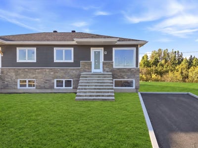 /international/ca/225-rue-de-l-aronia-chicoutimi-quebec-310110347077/