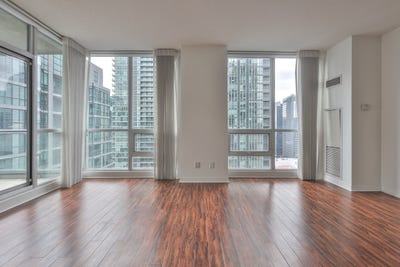 /international/ca/16-yonge-st-toronto-ontario-310108157445/