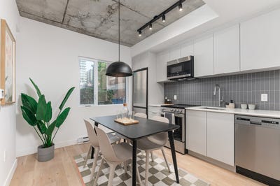 /international/ca/300-rue-young-montreal-quebec-310108894664/