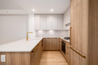 /international/ca/2325-emery-court-202-north-vancouver-british-columbia-310101281960/?lang=en