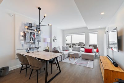 /international/ca/975-av-roland-beaudin-sainte-foy-sillery-cap-rouge-quebec-310106459580/