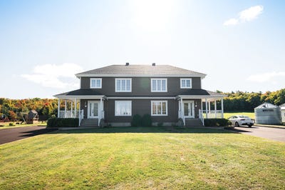 /international/ca/692-694-ch-bellevue-o-cap-saint-ignace-quebec-310119998554/