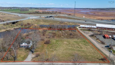 /international/ca/1981-highway-1-falmouth-nova-scotia-310107969645/