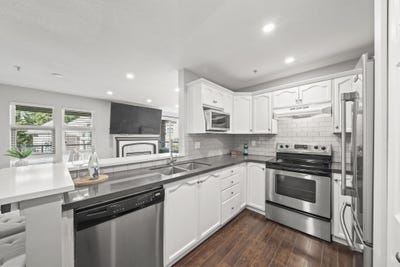 /international/ca/301-maude-road-506-port-moody-british-columbia-310108182988/