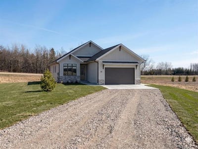 /international/ca/27111-highway-597-road-rural-lacombe-county-alberta-310107756803/