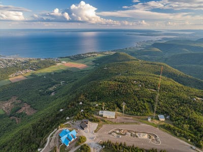 /international/ca/rue-de-la-montagne-carleton-sur-mer-quebec-310106569683/