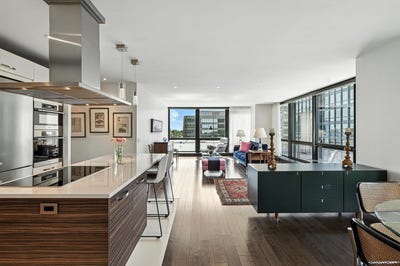 /international/ca/2-rue-westmount-square-302-westmount-quebec-310100543087/?lang=en