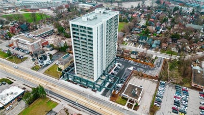 /international/ca/741-king-street-w-1807-waterloo-on-kitchener-ontario-310120568839/