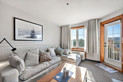 /international/ca/140-ch-au-pied-de-la-montagne-mont-tremblant-quebec-310120022547/
