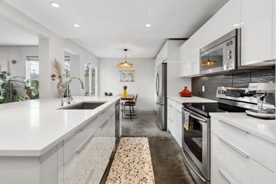 /international/ca/507-e-6th-avenue-105-vancouver-british-columbia-310108697442/