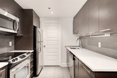 /international/ca/1045-rue-wellington-montreal-quebec-310108921840/