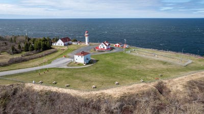 /international/ca/6-rue-adelard-b-cotnoir-sainte-madeleine-de-la-riviere-madeleine-quebec-310107672505/