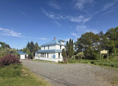 /international/ca/365-main-street-tatamagouche-nova-scotia-310108725756/